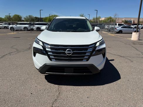 Certified 2025 Nissan Rogue SV image 2