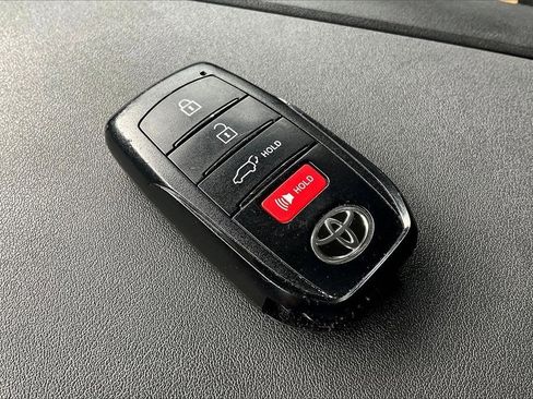 Used 2024 Toyota Highlander LE image 37