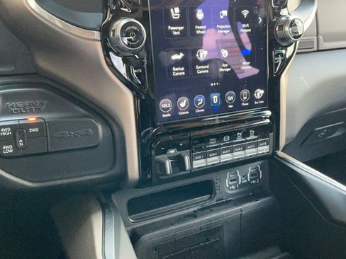 Used 2020 RAM 3500 Laramie AWD/4WD image 17