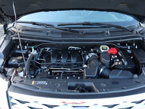 Used 2018 Ford Explorer XLT w/ Equipment Group 201A FWD image 64