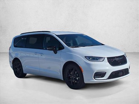 New 2026 Chrysler Pacifica Select w/ S Appearance Package FWD image 6