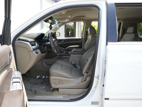 Used 2018 Chevrolet Suburban LT w/ LT Signature Package RWD image 17