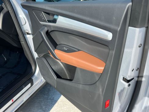 Certified 2025 Audi Q5 2.0T Premium w/ Convenience Plus Package image 14