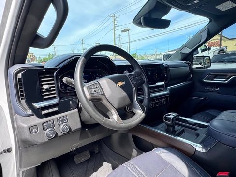Used 2023 Chevrolet Silverado 1500 High Country w/ High Country Premium Package AWD/4WD image 12