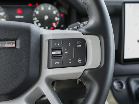 Used 2025 Land Rover Defender 110 S image 19
