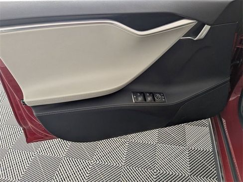 Used 2015 Tesla Model S 85D image 10