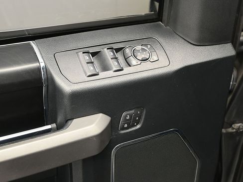 Used 2019 Ford F150 Platinum w/ Equipment Group 701A Luxury image 12