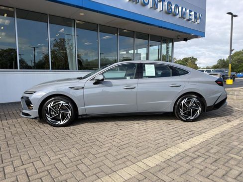 Used 2025 Hyundai Sonata SEL FWD image 2