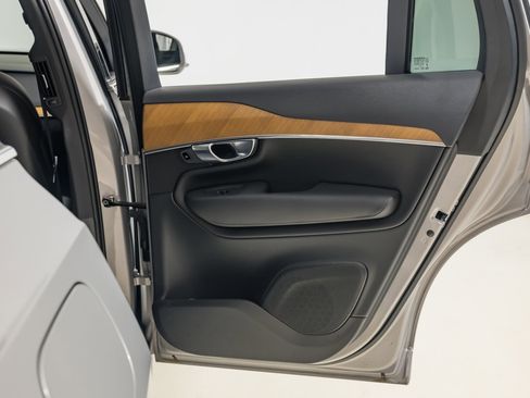 Used 2024 Volvo XC90 B5 Plus image 25