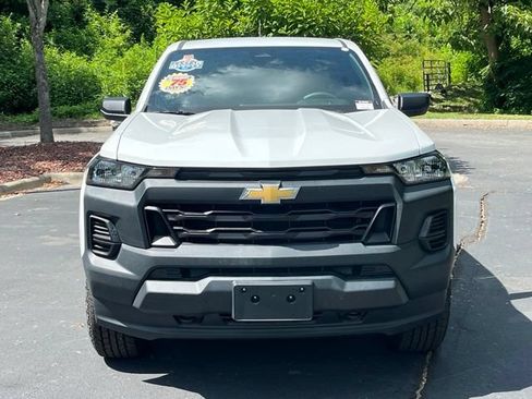 Used 2025 Chevrolet Colorado W/T w/ Advanced Trailering Package AWD/4WD image 6