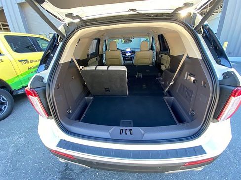 Used 2023 Ford Explorer Platinum w/ Technology Package AWD/4WD image 46