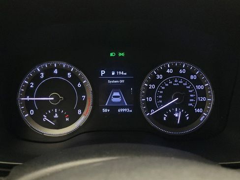 Used 2022 Hyundai Venue Limited image 23