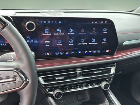 Used 2024 Chevrolet Traverse RS image 9