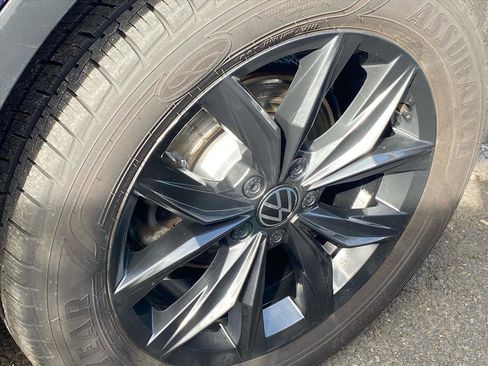 Certified 2024 Volkswagen Tiguan SE image 20