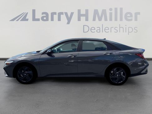 New 2026 Hyundai Elantra SEL Sport FWD image 3