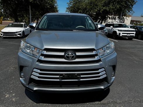 Used 2019 Toyota Highlander Plus FWD image 6