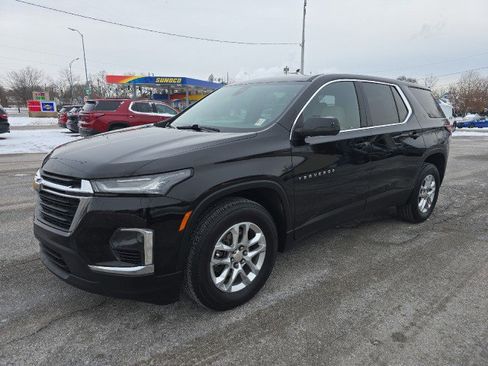 Used 2023 Chevrolet Traverse LS image 2