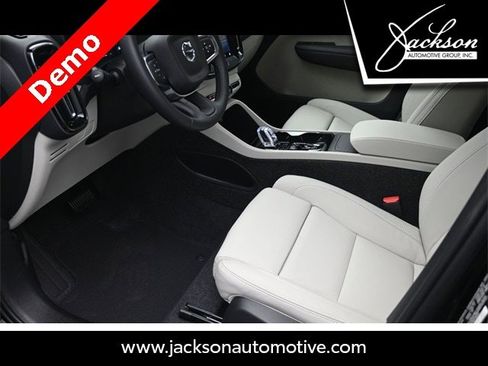 New 2025 Volvo XC40 B5 Ultra image 18