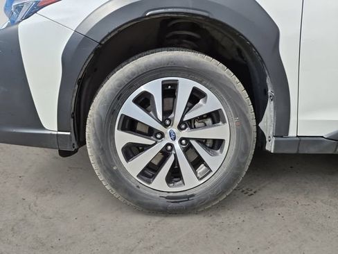 Used 2025 Subaru Outback Premium AWD/4WD image 14