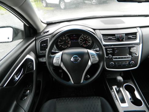 Used 2018 Nissan Altima 2.5 S w/ S Convenience Package image 14