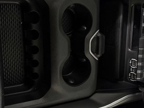 Used 2021 RAM 1500 Laramie AWD/4WD image 23