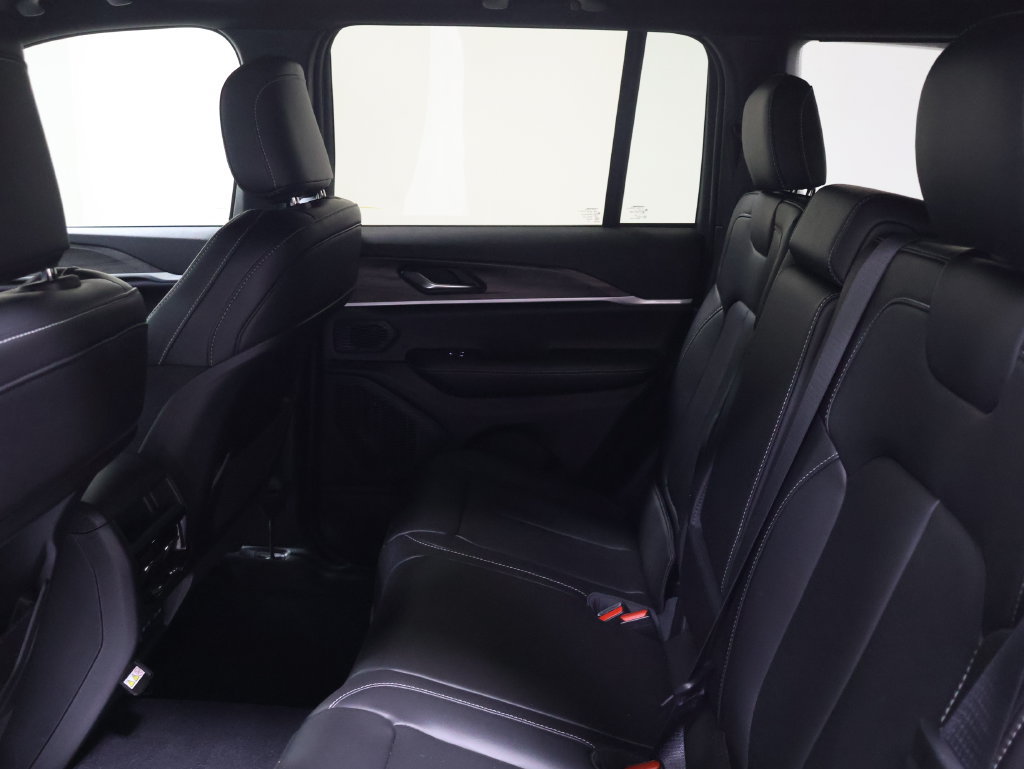 New 2027 Jeep Grand Cherokee Limited AWD/4WD image 10