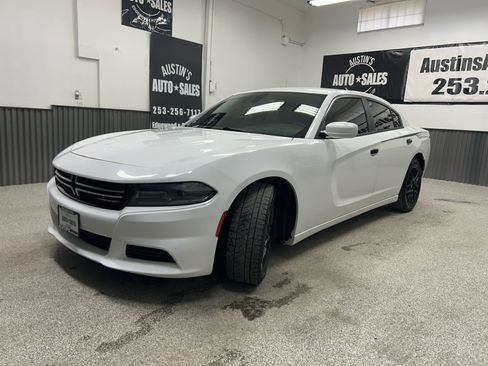 Used 2015 Dodge Charger SE w/ Popular Equipment Group RWD image 3