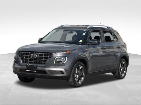 Used 2025 Hyundai Venue Limited FWD image 3