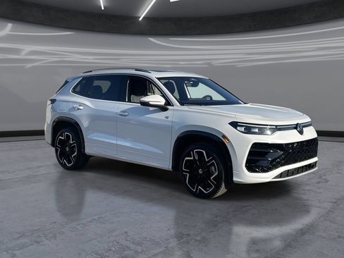 New 2026 Volkswagen Tiguan SEL R-Line AWD/4WD image 2