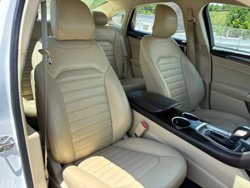 Used 2013 Ford Fusion SE FWD image 17