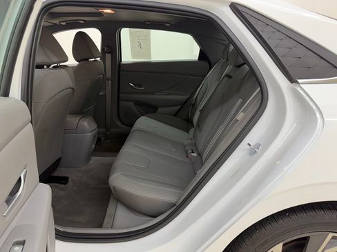 Used 2025 Hyundai Elantra SEL FWD image 15