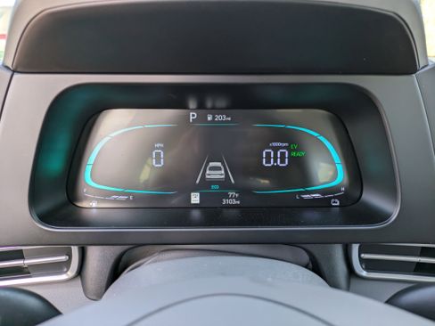 Used 2025 Hyundai Elantra Blue image 25