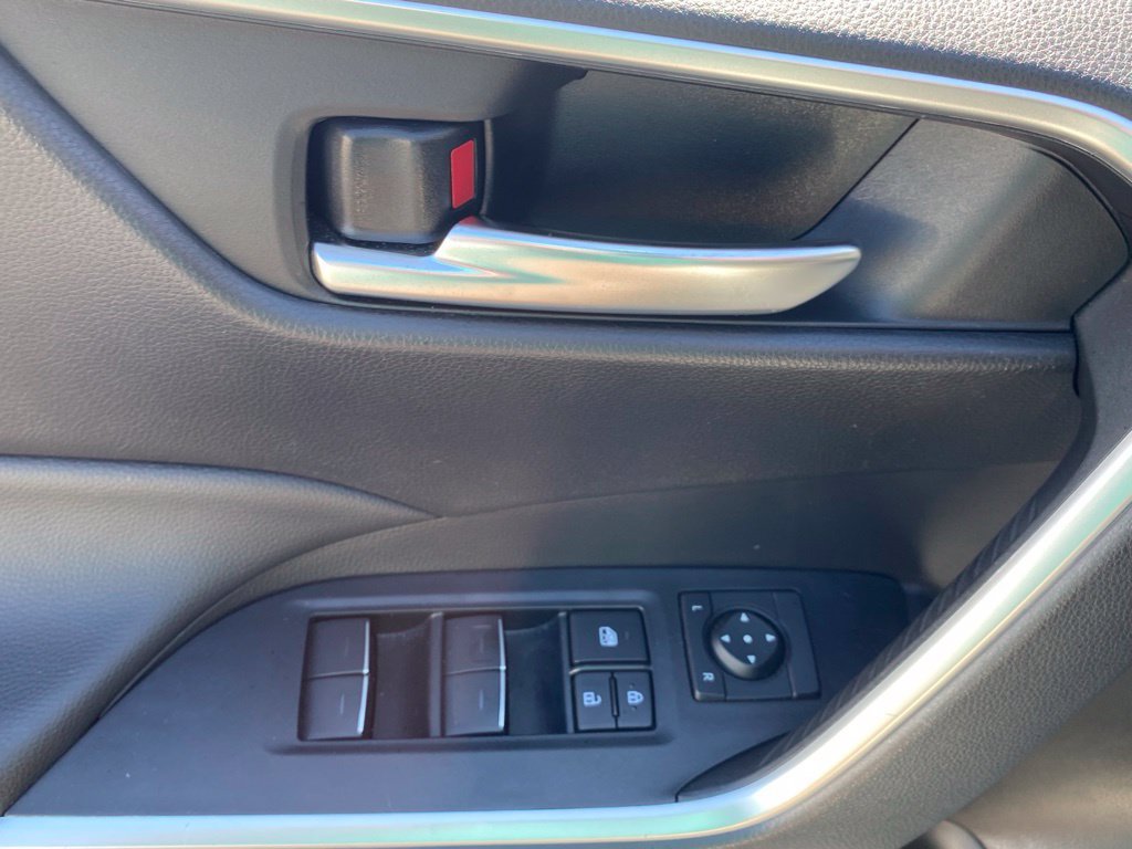 Used 2025 Toyota RAV4 XLE w/ Convenience Package FWD image 22