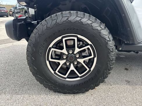 Used 2026 Jeep Wrangler Unlimited Rubicon AWD/4WD image 32