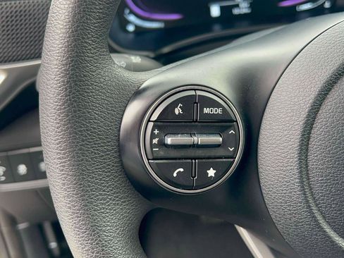 Used 2025 Kia Soul LX FWD image 19