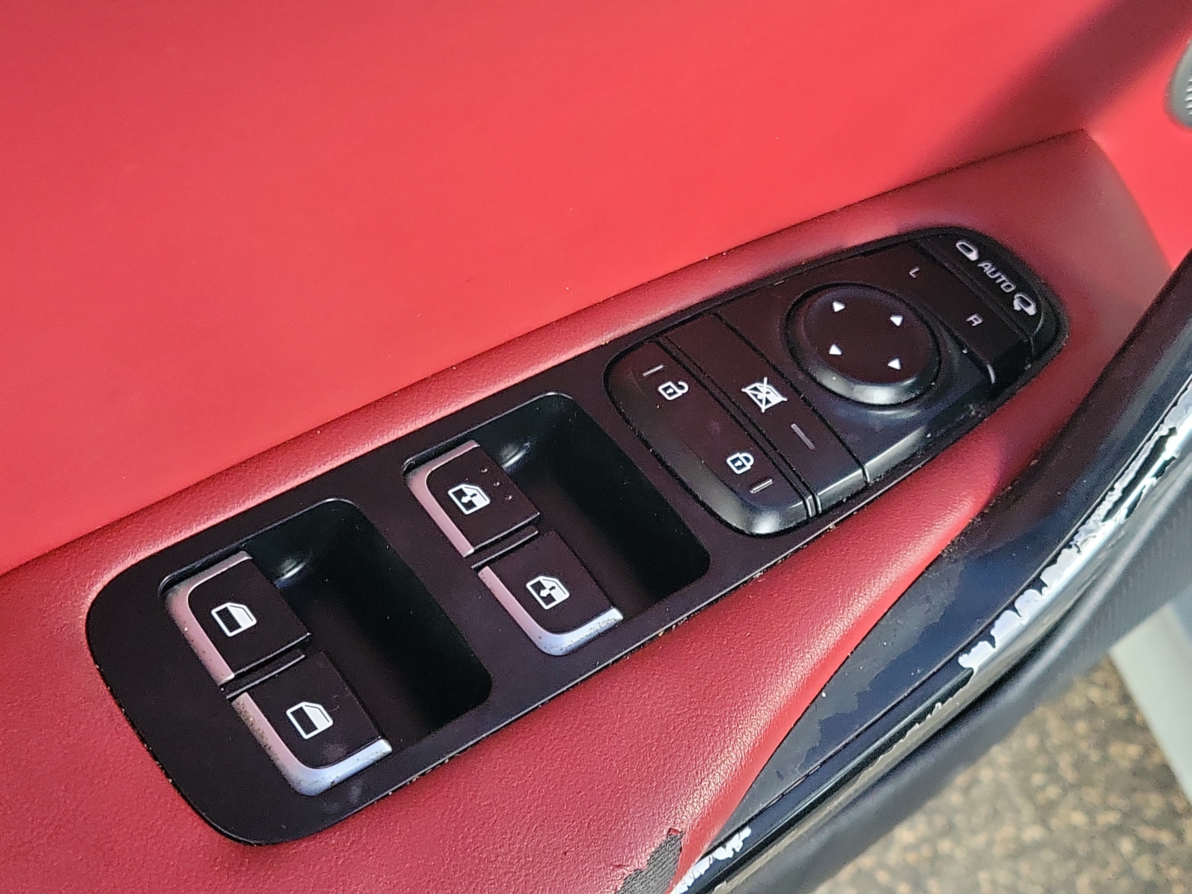 Used 2020 Kia Stinger GT1 RWD image 19