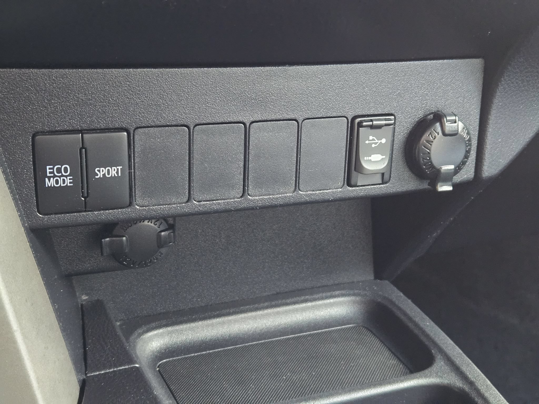Used 2016 Toyota RAV4 XLE FWD image 19