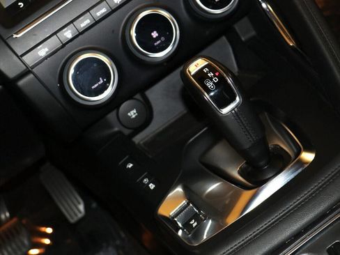 Used 2020 Jaguar E-PACE SE image 40