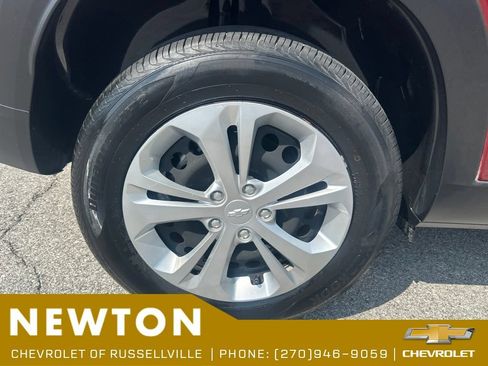 Used 2024 Chevrolet Trax LS FWD image 43
