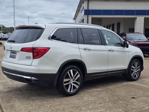 Used 2017 Honda Pilot Touring image 7