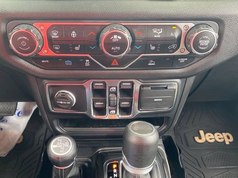 Used 2024 Jeep Wrangler Unlimited w/ Convenience Group AWD/4WD image 25