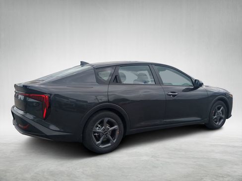 New 2025 Kia K4 LXS image 3