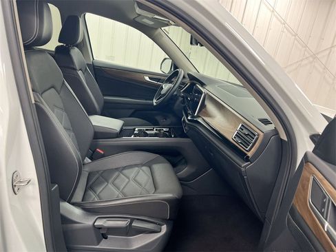 Used 2024 Volkswagen Atlas SE image 21