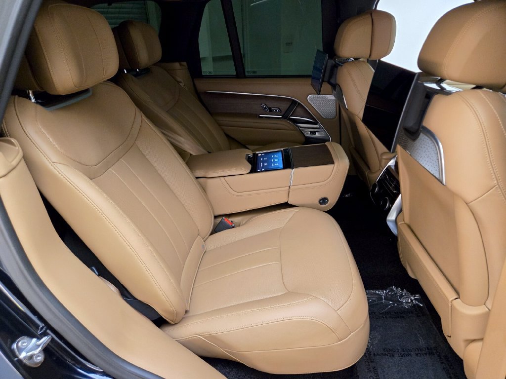 Used 2025 Land Rover Range Rover Autobiography AWD/4WD image 27