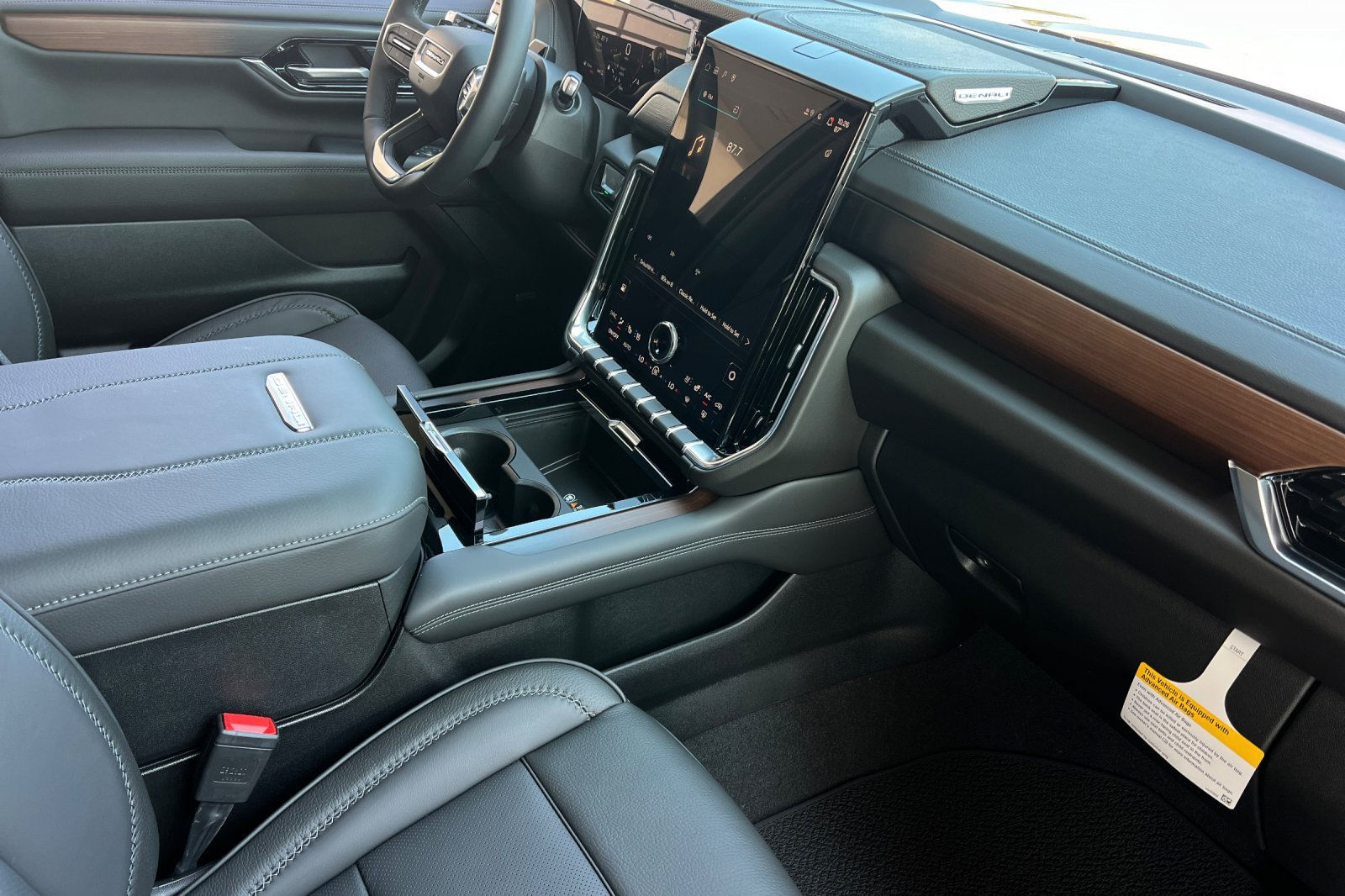 New 2026 GMC Yukon Denali w/ Denali Reserve Package AWD/4WD image 19