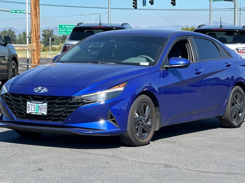 Used 2022 Hyundai Elantra SEL FWD image 8