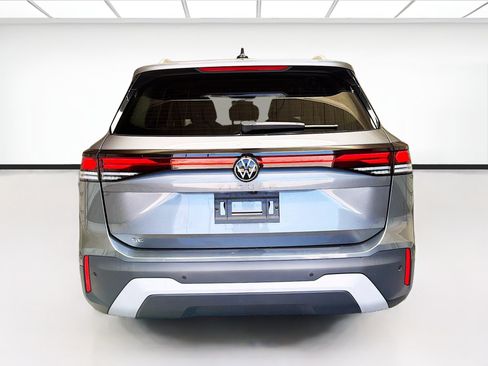 Used 2025 Volkswagen Tiguan SE FWD image 5