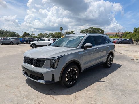 Certified 2024 Kia Sorento S FWD image 4