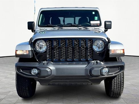 Used 2022 Jeep Gladiator Sport image 3