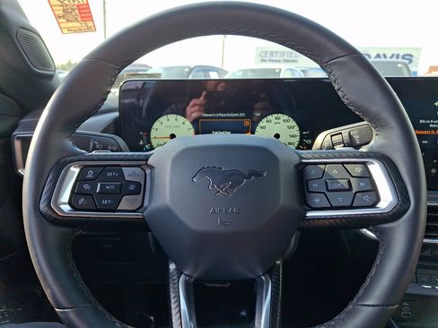 Used 2025 Ford Mustang GT Premium image 19